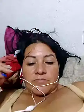 Snapshot of lupita_2023 chatting on December 15, 2024, 10:58 pm lupita 2023 online show from December 15, 2024, 10:58 pm