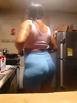 Snapshot of lupita_2023 chatting on January 14, 2025, 10:44 pm lupita 2023 online show from January 14, 2025, 10:44 pm