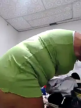 Snapshot of lupita_2023 chatting on February 19, 2025, 3:05 pm lupita 2023 online show from February 19, 2025, 3:05 pm