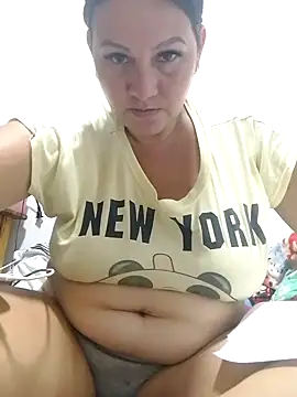 Snapshot of lupita_2023 chatting on October 18, 2025, 3:35 pm lupita 2023 online show from October 18, 2025, 3:35 pm