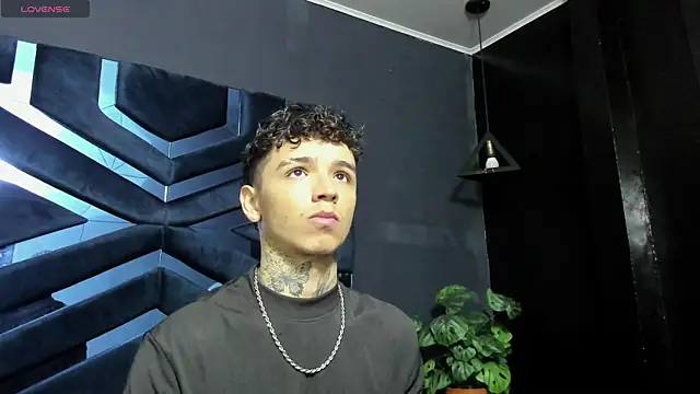 Ian Castillo  online show from January 12, 2026, 11:15 am