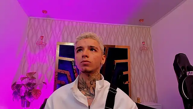 Ian Castillo  online show from February 5, 2026, 5:12 am