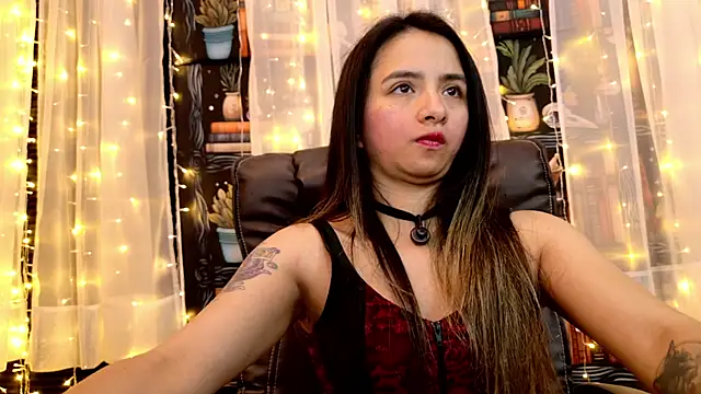 Snapshot of julietta___jackson chatting on June 19, 2026, 10:35 pm julietta jackson online show from June 19, 2026, 10:35 pm