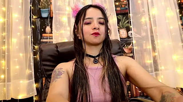 Snapshot of julietta___jackson chatting on June 20, 2026, 7:27 pm julietta jackson online show from June 20, 2026, 7:27 pm