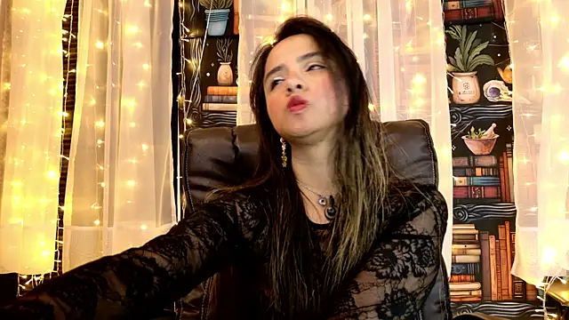 Snapshot of julietta___jackson chatting on July 4, 2026, 9:10 pm julietta jackson online show from July 4, 2026, 9:10 pm