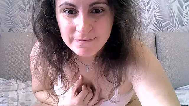 ShelaDiass online show from November 13, 2025, 5:50 am