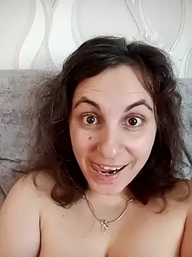 ShelaDiass online show from January 15, 2026, 4:28 am