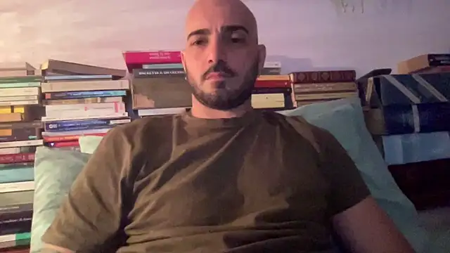 alessandromori91 online show from April 10, 2026, 9:52 pm