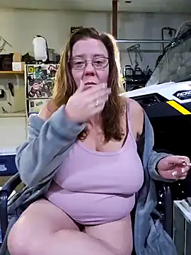 Snapshot of MsShelby40 chatting on December 10, 2024, 9:54 pm MsShelby40 online show from December 10, 2024, 9:54 pm