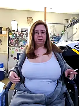 Snapshot of MsShelby40 chatting on December 17, 2024, 3:39 pm MsShelby40 online show from December 17, 2024, 3:39 pm