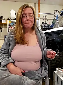 Snapshot of MsShelby40 chatting on January 16, 2025, 11:16 pm MsShelby40 online show from January 16, 2025, 11:16 pm