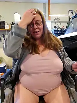 Snapshot of MsShelby40 chatting on February 11, 2025, 4:35 pm MsShelby40 online show from February 11, 2025, 4:35 pm