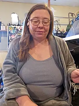 Snapshot of MsShelby40 chatting on February 20, 2025, 9:53 pm MsShelby40 online show from February 20, 2025, 9:53 pm