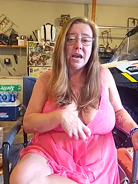 Snapshot of MsShelby40 chatting on September 20, 2025, 10:11 pm MsShelby40 online show from September 20, 2025, 10:11 pm