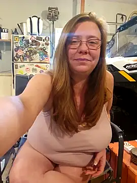 Snapshot of MsShelby40 chatting on October 25, 2025, 8:47 pm MsShelby40 online show from October 25, 2025, 8:47 pm