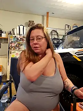 Snapshot of MsShelby40 chatting on November 21, 2025, 5:44 pm MsShelby40 online show from November 21, 2025, 5:44 pm