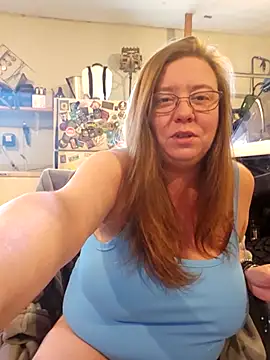 Snapshot of MsShelby40 chatting on December 5, 2025, 6:15 pm MsShelby40 online show from December 5, 2025, 6:15 pm