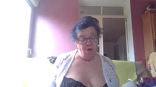 Snapshot of Vandeae44 chatting on January 18, 2026, 10:30 am Vandeae44 online show from January 18, 2026, 10:30 am