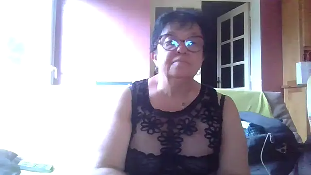 Snapshot of Vandeae44 chatting on June 1, 2026, 7:26 pm Vandeae44 online show from June 1, 2026, 7:26 pm