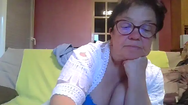 Snapshot of Vandeae44 chatting on June 8, 2026, 7:36 pm Vandeae44 online show from June 8, 2026, 7:36 pm