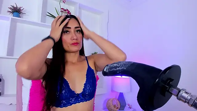 Jenifer Diaz online show from February 19, 2025, 4:00 pm