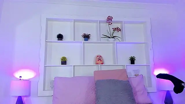 Jenifer Diaz online show from September 16, 2025, 1:23 pm