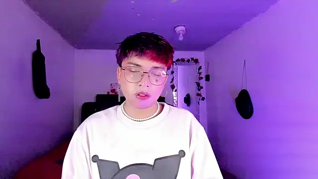 AnggelONfiree online show from July 24, 2026, 2:42 am