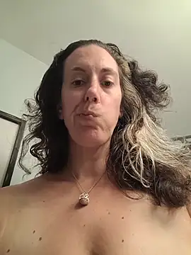 Snapshot of BonfireBonnie chatting on July 7, 2026, 1:37 pm BonfireBonnie online show from July 7, 2026, 1:37 pm