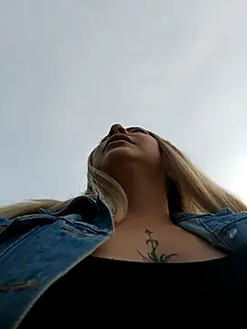 madelaine- online show from September 11, 2025, 10:21 pm