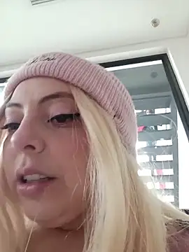 madelaine- online show from April 17, 2026, 7:39 pm