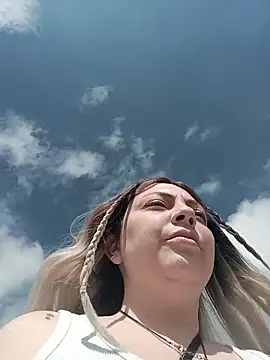 madelaine- online show from May 23, 2026, 1:48 pm