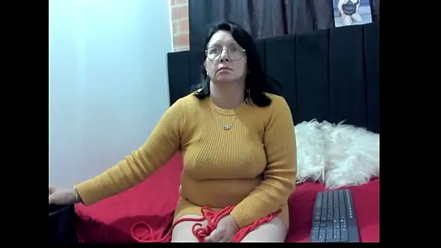 Snapshot of Evaaross_2345 chatting on December 17, 2024, 12:11 pm Evaaross 2345 online show from December 17, 2024, 12:11 pm