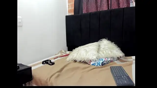 Snapshot of Evaaross_2345 chatting on January 10, 2025, 5:56 pm Evaaross 2345 online show from January 10, 2025, 5:56 pm