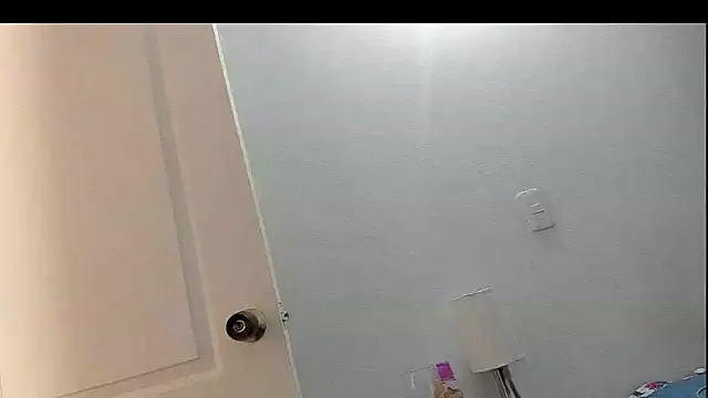 Snapshot of Evaaross_2345 chatting on February 13, 2025, 8:03 pm Evaaross 2345 online show from February 13, 2025, 8:03 pm