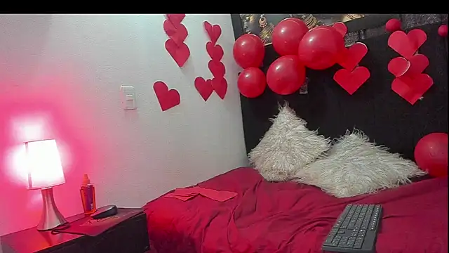 Snapshot of Evaaross_2345 chatting on February 14, 2025, 5:36 pm Evaaross 2345 online show from February 14, 2025, 5:36 pm