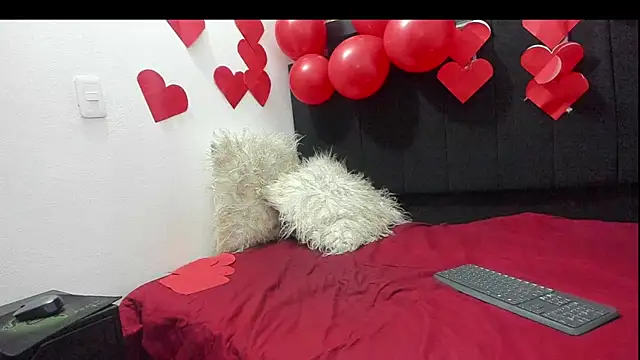 Snapshot of Evaaross_2345 chatting on February 15, 2025, 4:34 pm Evaaross 2345 online show from February 15, 2025, 4:34 pm