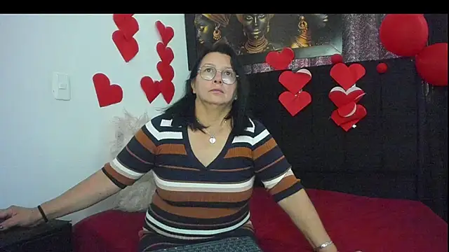 Snapshot of Evaaross_2345 chatting on February 18, 2025, 12:28 pm Evaaross 2345 online show from February 18, 2025, 12:28 pm