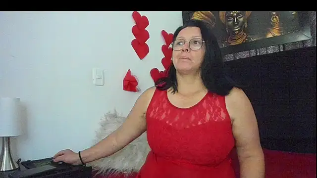 Snapshot of Evaaross_2345 chatting on March 6, 2025, 7:43 pm Evaaross 2345 online show from March 6, 2025, 7:43 pm