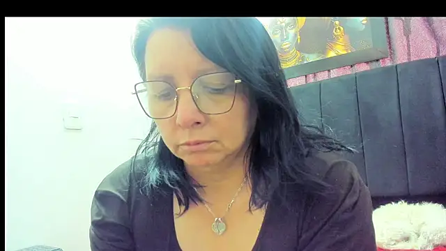 Snapshot of Evaaross_2345 chatting on November 8, 2025, 2:28 pm Evaaross 2345 online show from November 8, 2025, 2:28 pm