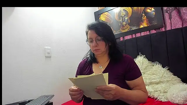 Snapshot of Evaaross_2345 chatting on November 12, 2025, 2:39 pm Evaaross 2345 online show from November 12, 2025, 2:39 pm