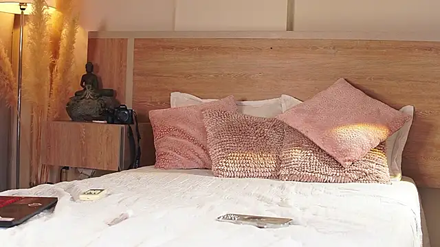 AliceShazaham  online show from February 8, 2026, 8:18 am