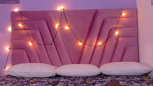 Snapshot of littleebonymommy chatting on January 15, 2026, 8:56 pm littleebonymommy online show from January 15, 2026, 8:56 pm