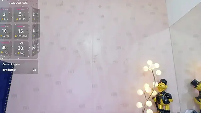 Snapshot of littleebonymommy chatting on June 15, 2026, 7:16 pm littleebonymommy online show from June 15, 2026, 7:16 pm