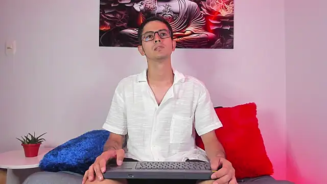 Snapshot of Ethan_Sai___ chatting on February 14, 2025, 5:46 pm Ethan Sai online show from February 14, 2025, 5:46 pm