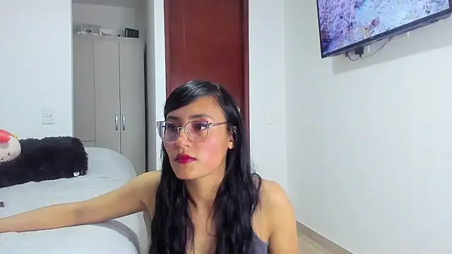 Snapshot of SophieBaker__ chatting on March 4, 2025, 1:23 am SophieBaker online show from March 4, 2025, 1:23 am