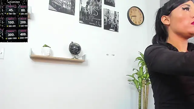 Snapshot of SophieBaker__ chatting on January 11, 2026, 1:43 am SophieBaker online show from January 11, 2026, 1:43 am