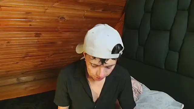 Snapshot of Justyn_Ross chatting on October 17, 2025, 1:46 pm Justyn Ross online show from October 17, 2025, 1:46 pm