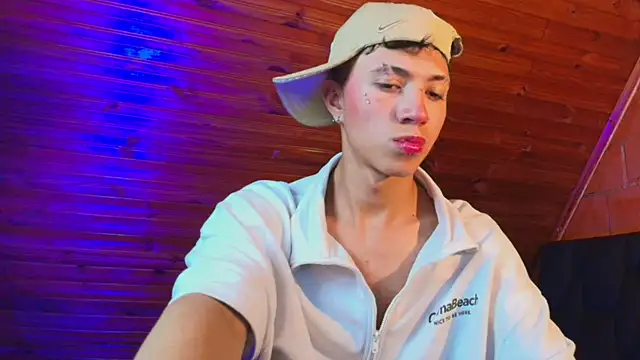 Snapshot of Justyn_Ross chatting on November 23, 2025, 11:37 pm Justyn Ross online show from November 23, 2025, 11:37 pm