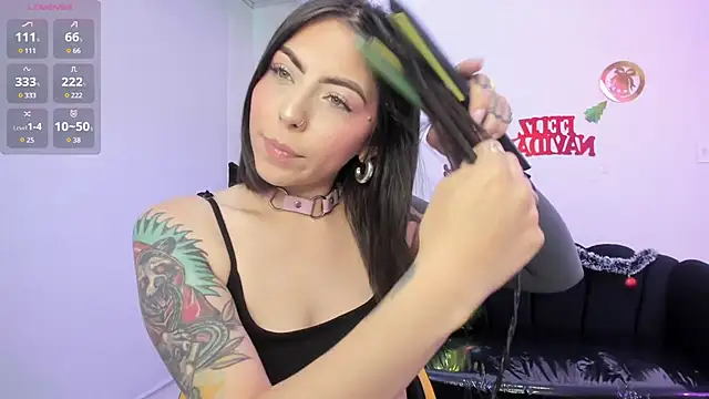 Snapshot of Sweeet_baby chatting on December 19, 2024, 6:23 pm Sweeet baby online show from December 19, 2024, 6:23 pm