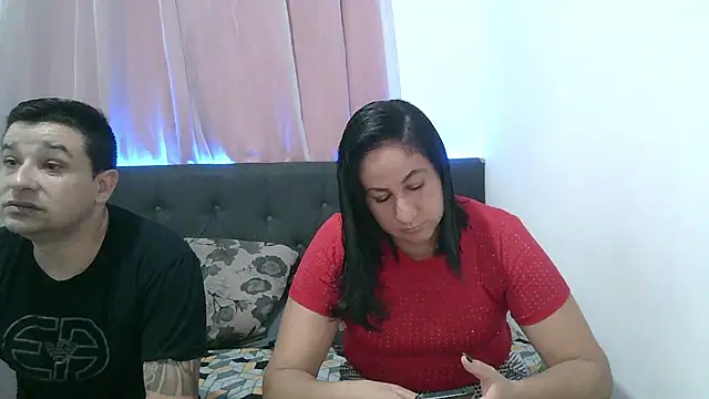 Snapshot of bonnie-e-clyde chatting on January 3, 2025, 1:59 am bonnie-e-clyde online show from January 3, 2025, 1:59 am